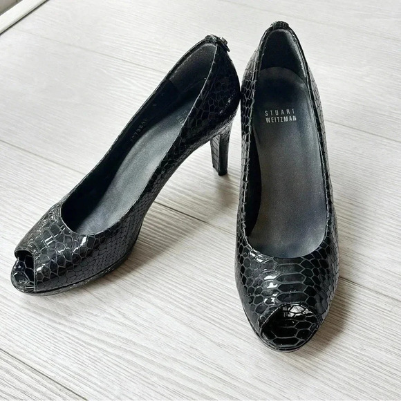 Stuart Weitzman Black Python Embossed Leather Peep Toe Pumps Size 8 - Picture 1 of 13